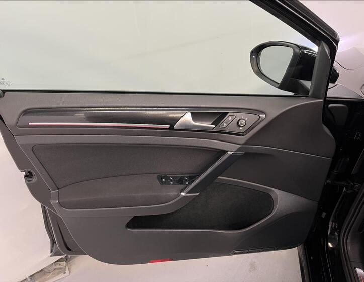 Volkswagen Golf 26