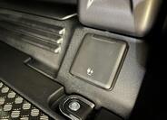 Land Rover Defender 8