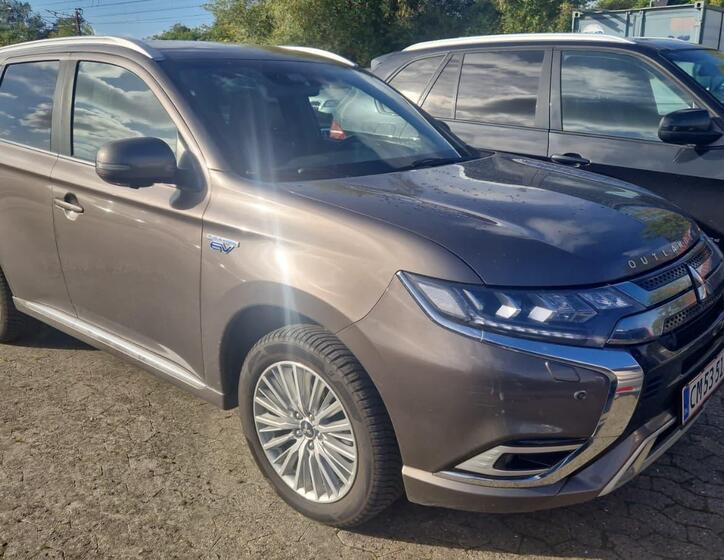 Mitsubishi Outlander 1