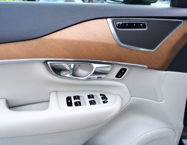 Volvo XC90 17