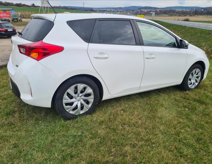 Toyota Auris 5