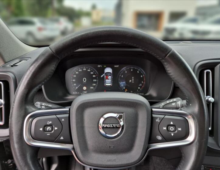 Volvo XC40 8