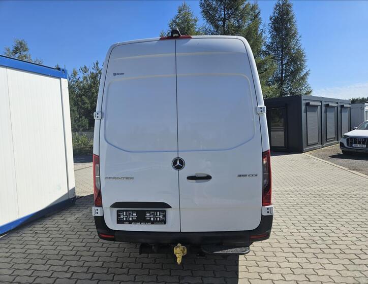 Mercedes-Benz Sprinter 4