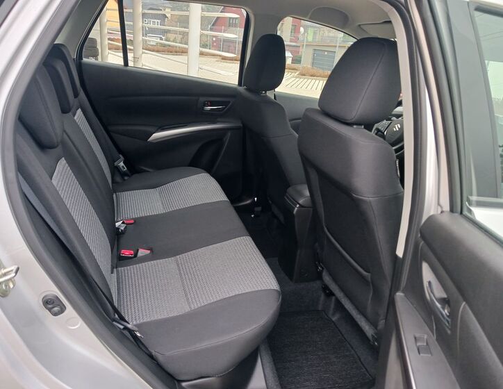 Suzuki S-Cross 13