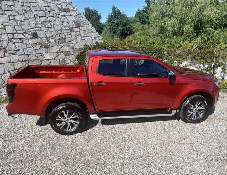Isuzu D-Max 8