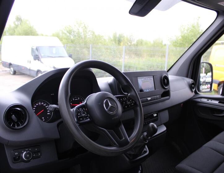 Mercedes-Benz Sprinter 9