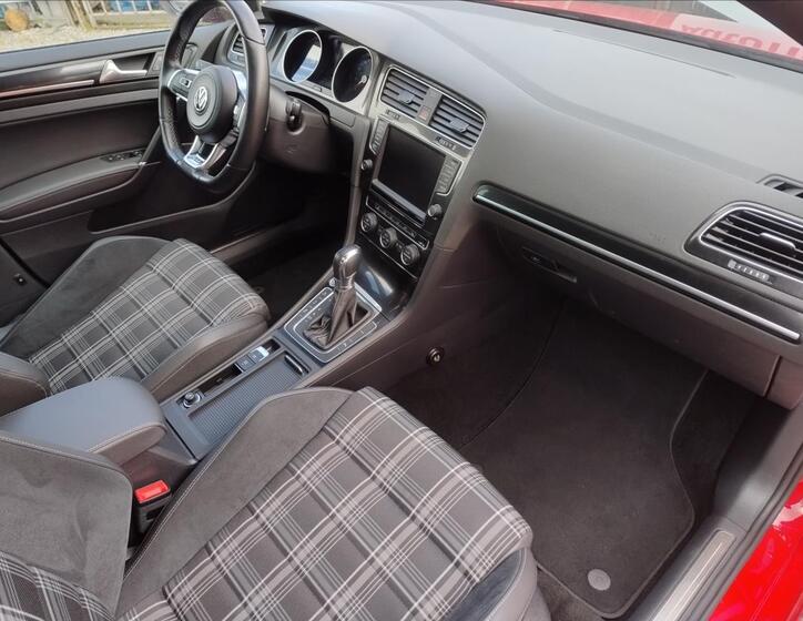 Volkswagen Golf 15