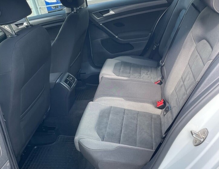 Volkswagen Golf 9