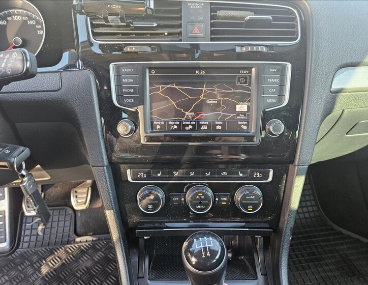 Volkswagen Golf 12