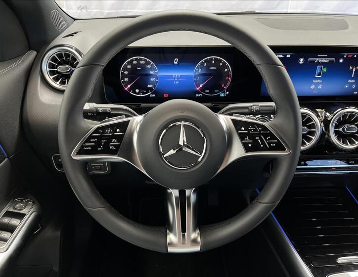 Mercedes-Benz GLA 10