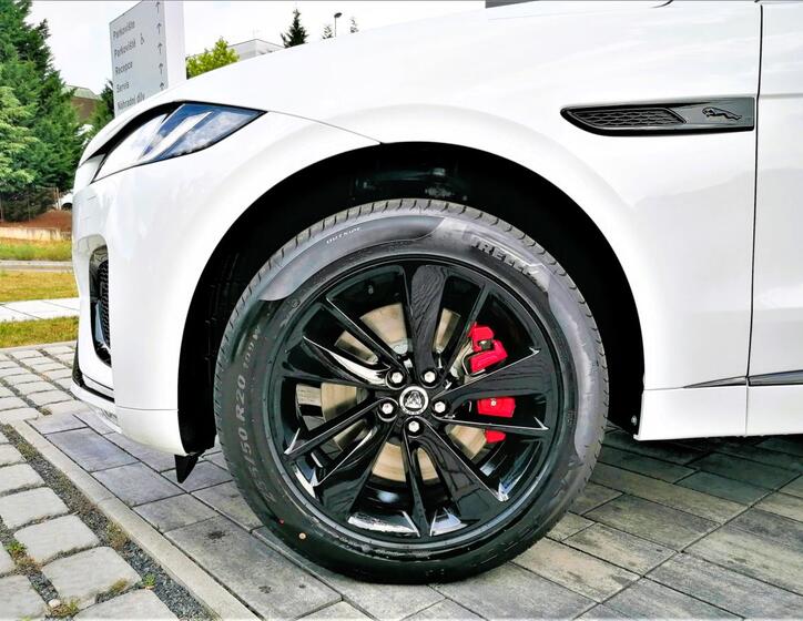 Jaguar F-Pace 4