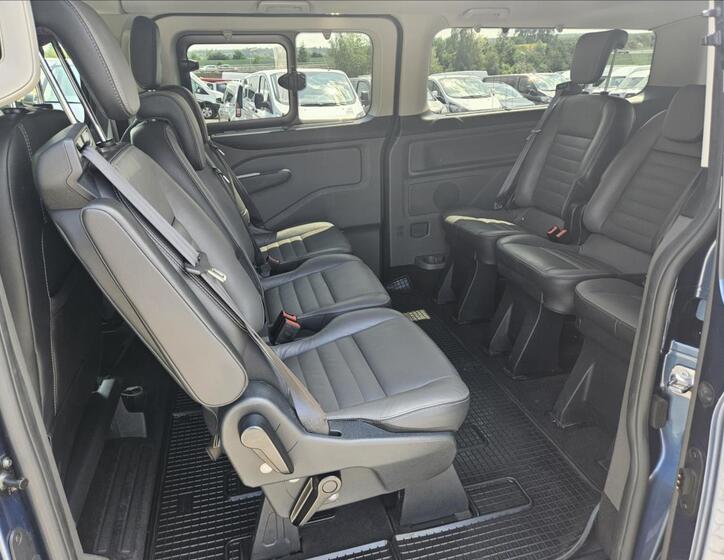 Ford Tourneo Custom 17