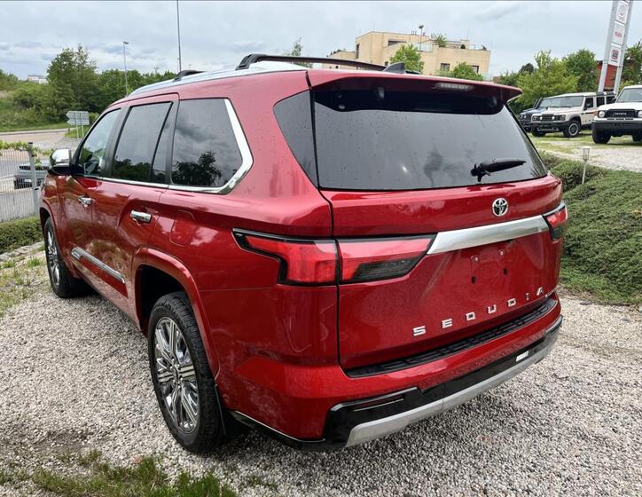 Toyota Sequoia 5