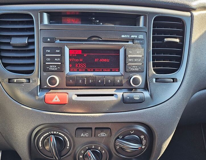 KIA Rio 11
