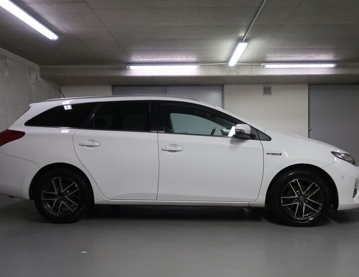 Toyota Auris 4