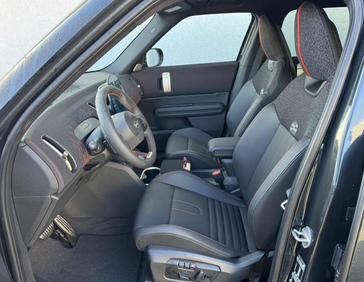 Mini Countryman 6