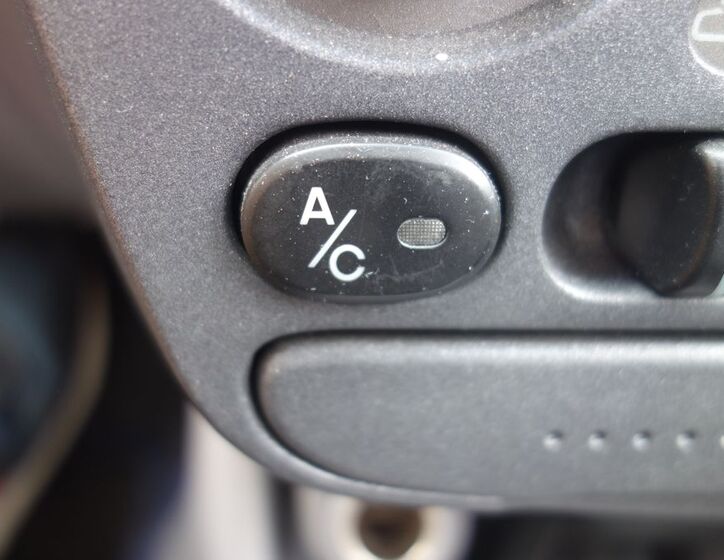 Hyundai Accent 28