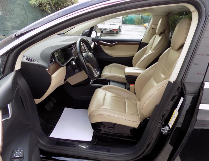 Tesla Model X 18