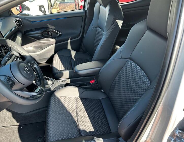 Toyota Yaris 8