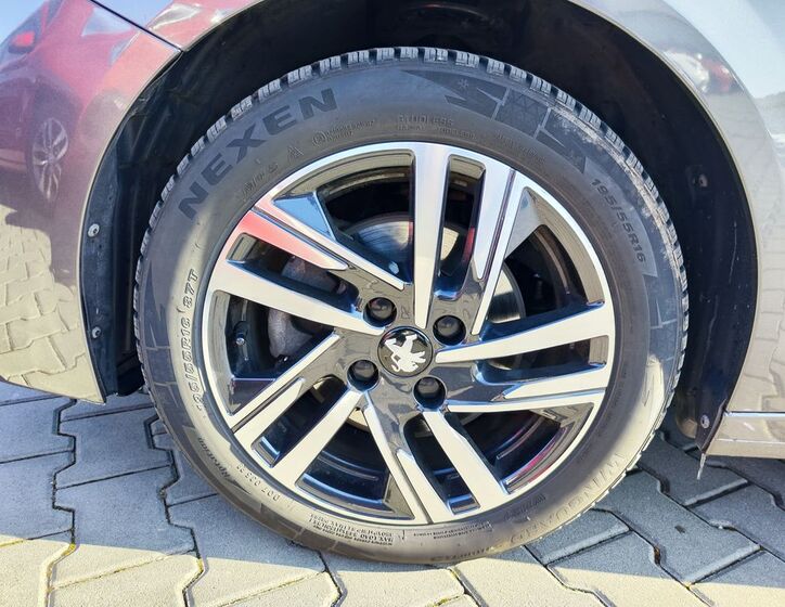 Peugeot 208 31