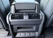 Land Rover Defender 16