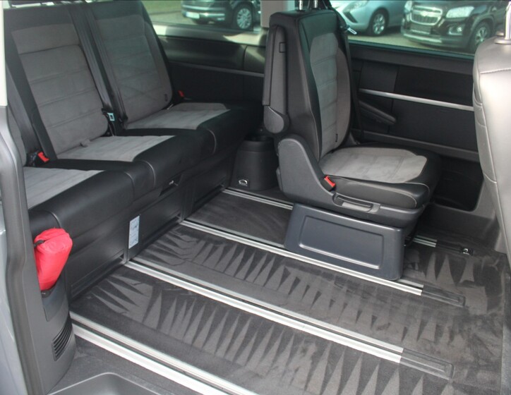 Volkswagen Multivan 12