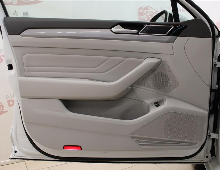 Volkswagen Passat 9