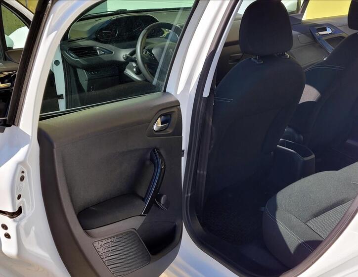 Peugeot 208 15