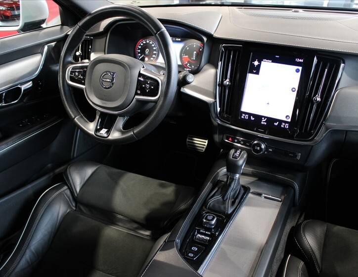 Volvo V90 16