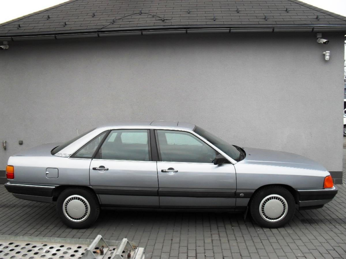 Audi 100