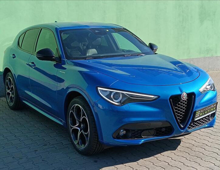 Alfa Romeo Stelvio 12