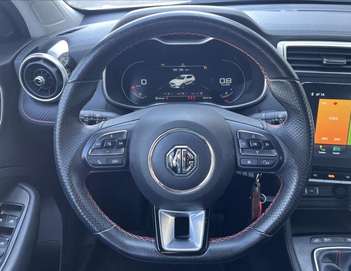 MG ZS 11