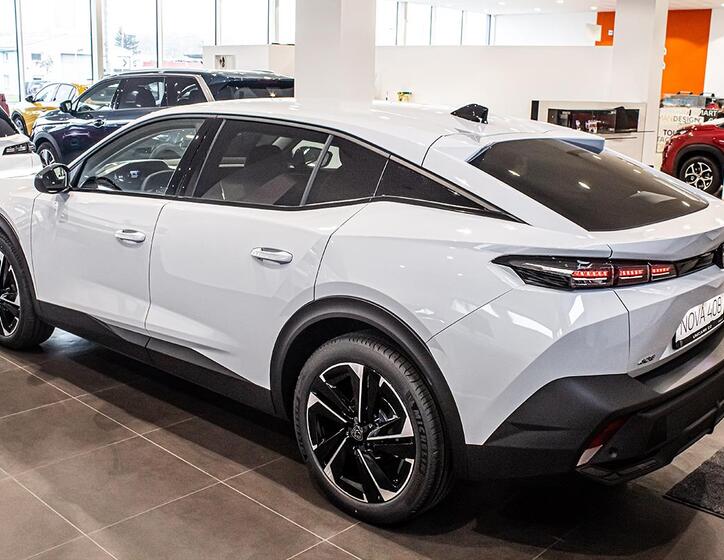 Peugeot 408 4
