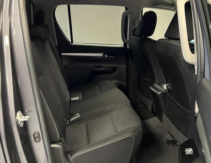 Toyota Hilux 11