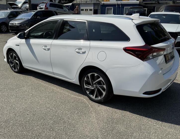 Toyota Auris 9