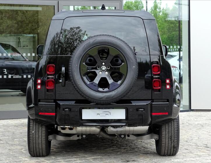 Land Rover Defender 6