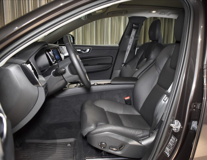 Volvo XC60 8