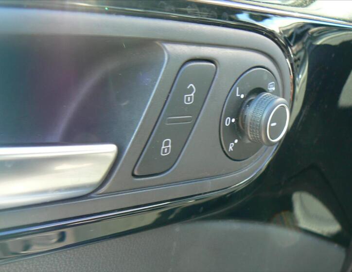 Volkswagen New Beetle 11