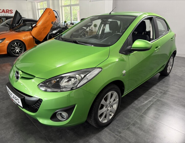 Mazda 2 3