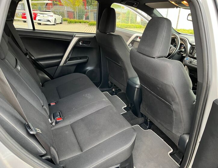 Toyota RAV4 16