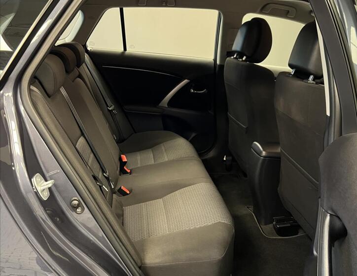 Toyota Avensis 12