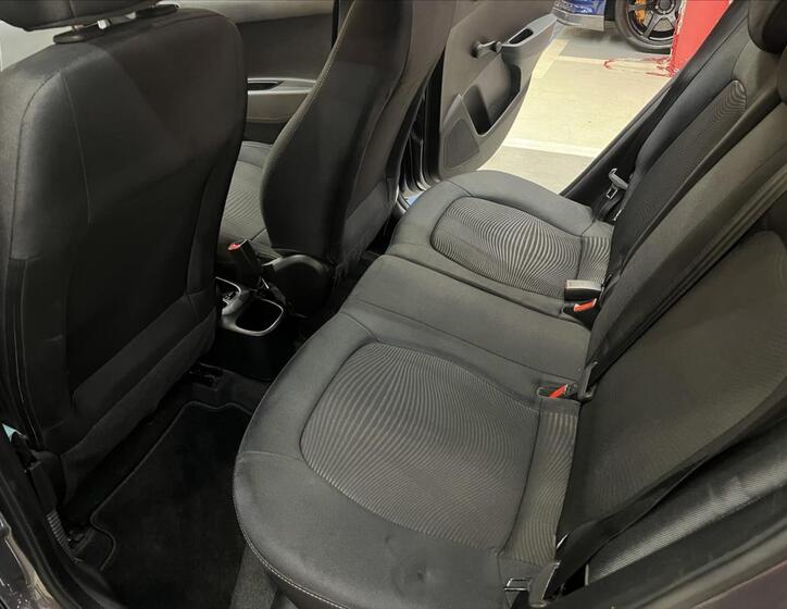 Hyundai i10 24