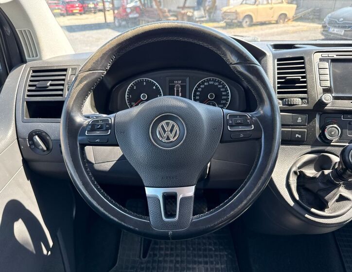 Volkswagen Caravelle 11