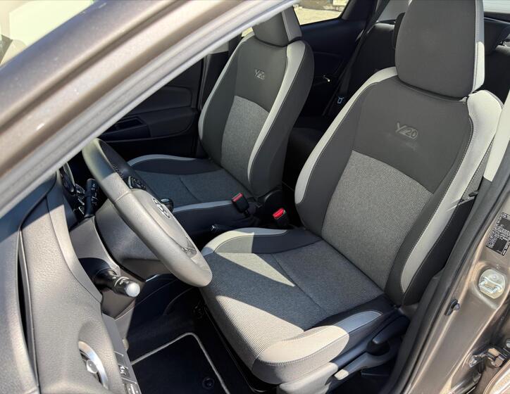 Toyota Yaris 9