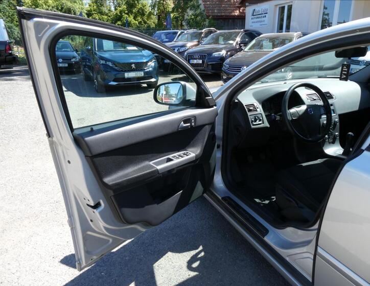 Volvo V50 16