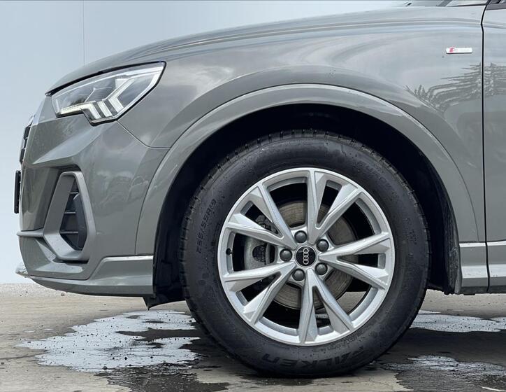 Audi Q3 20