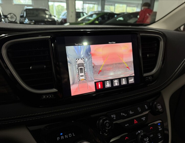 Chrysler Pacifica 14