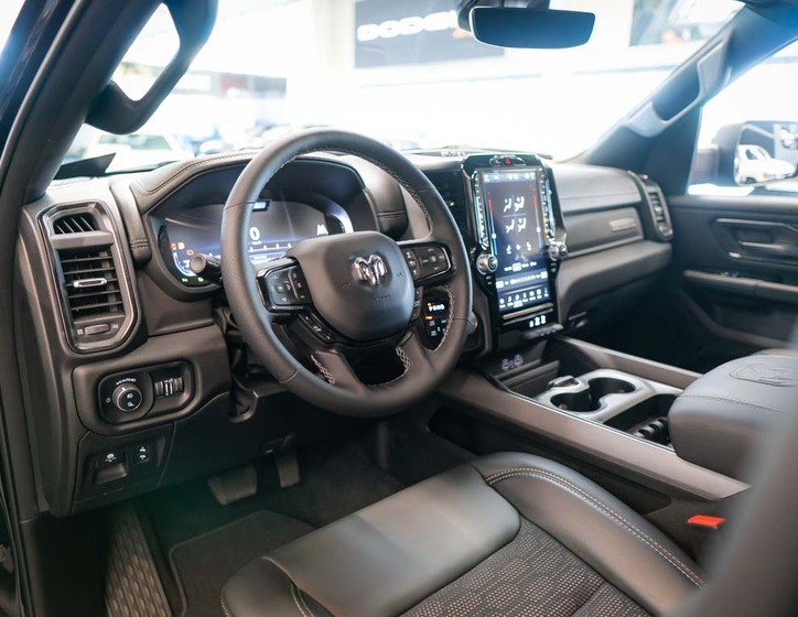 Dodge RAM 8