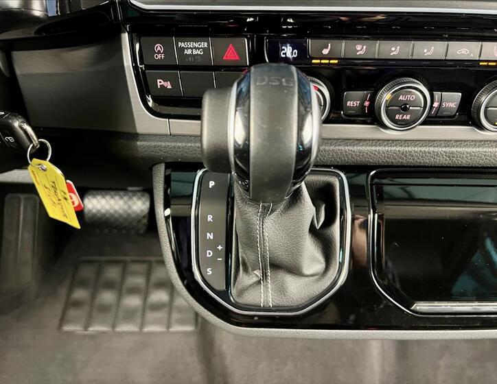 Volkswagen Multivan 18
