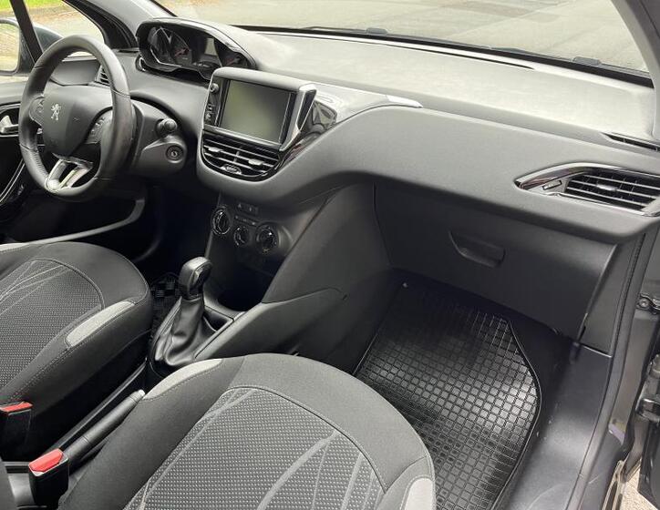 Peugeot 208 27